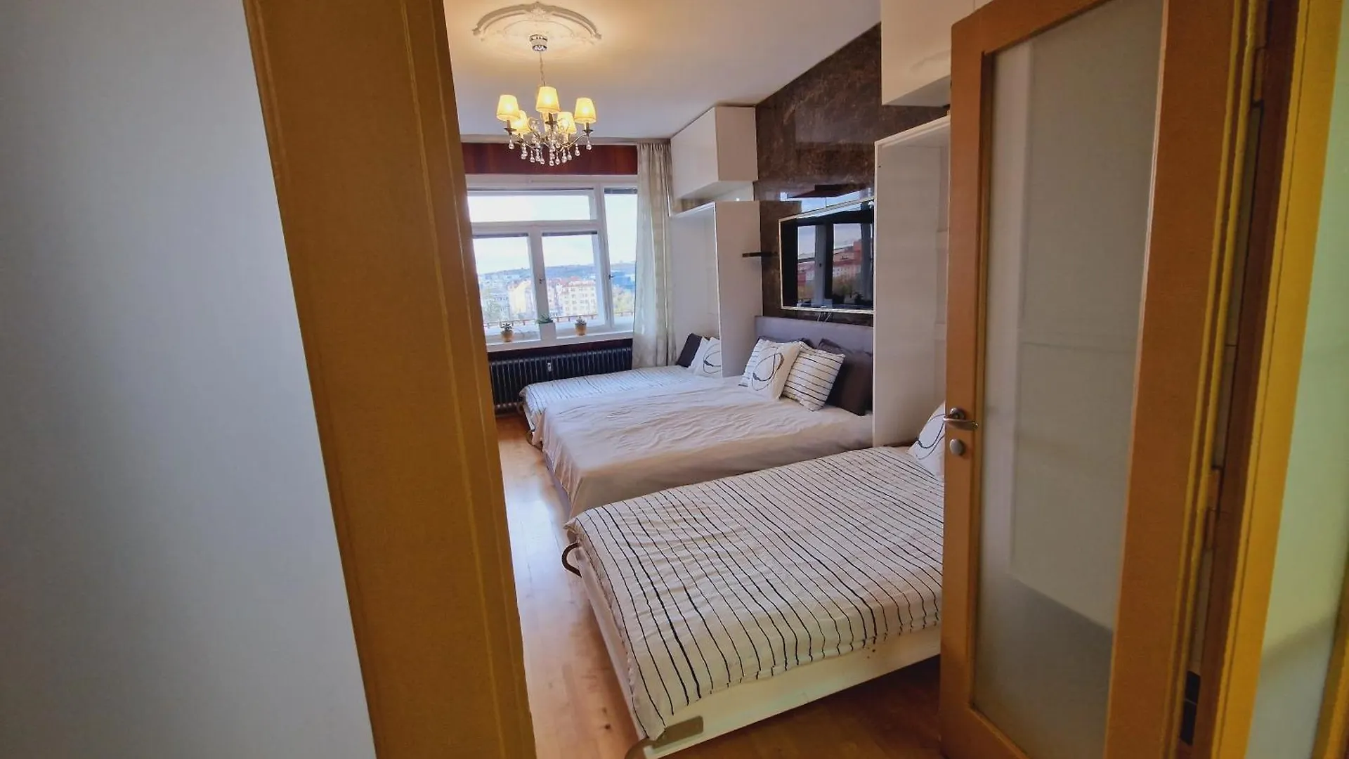 Quiet Spacious Apartment With A Balcony Praga Czechy