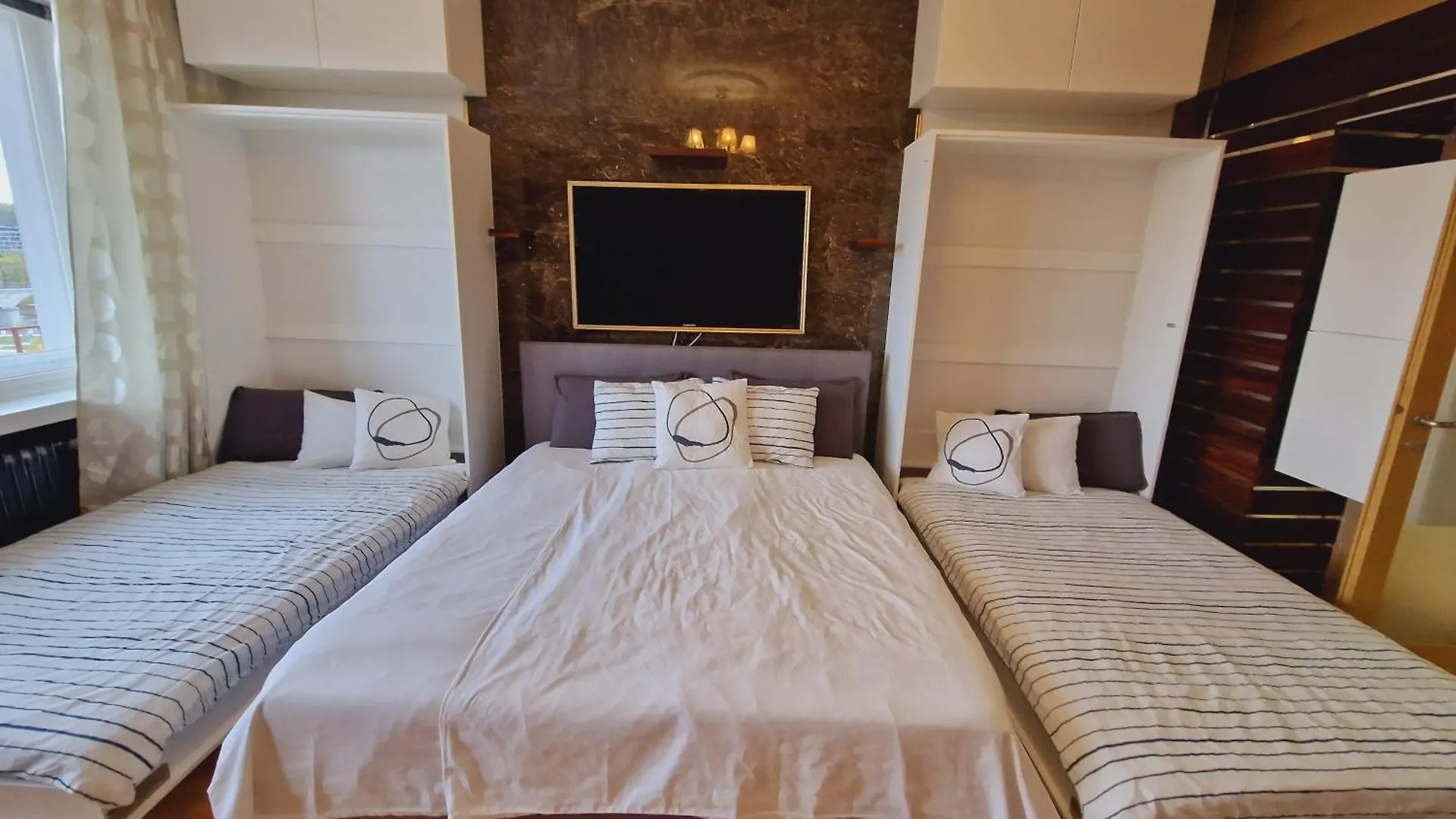 Quiet Spacious Apartment With A Balcony Praga Czechy